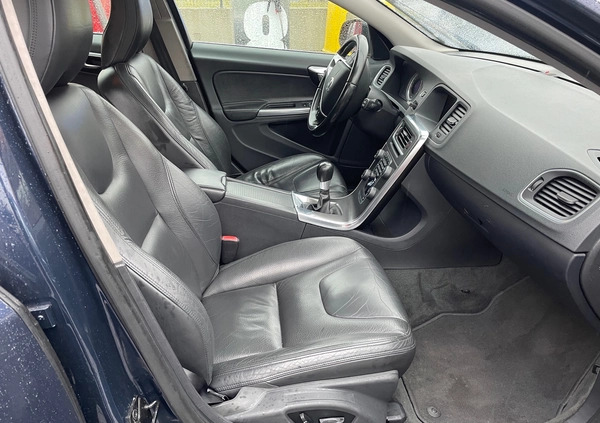 Volvo V60 cena 31900 przebieg: 205000, rok produkcji 2010 z Częstochowa małe 497